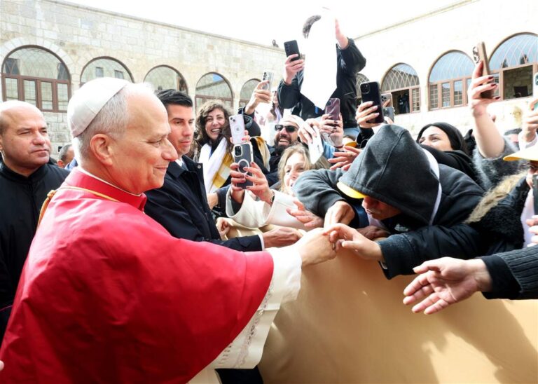 Mass Crowds Greet Pope Leo XIV in Annaya as President Aoun Joins Pilgrimage