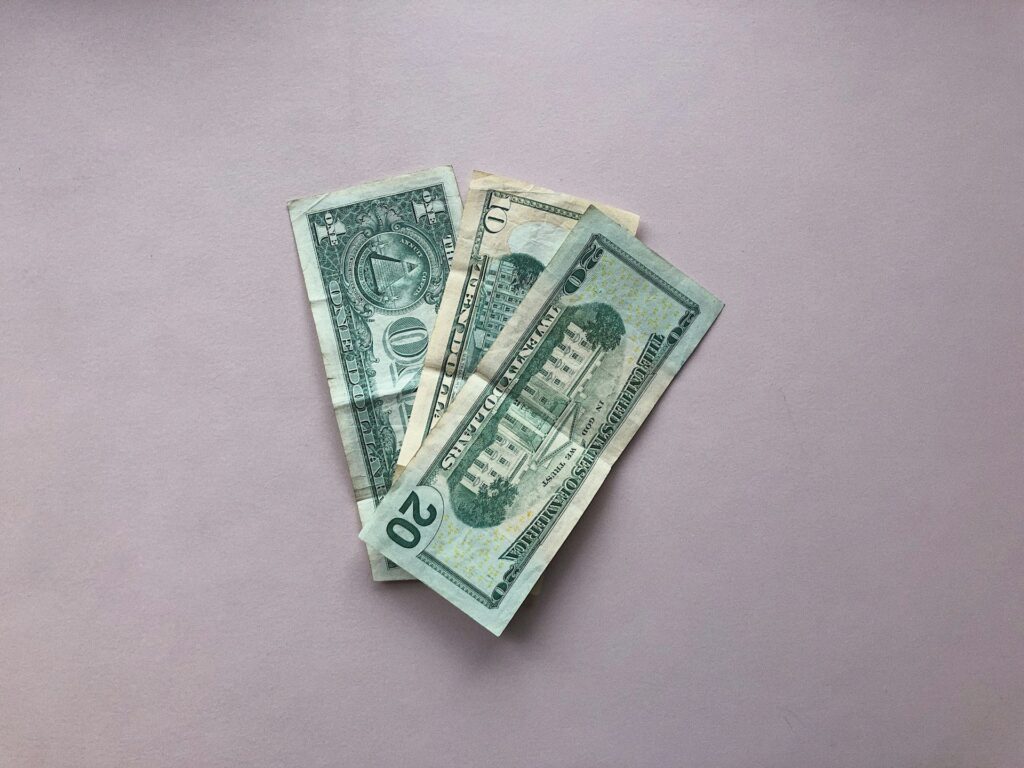 Курс валют на 12 декабря в коммерческих банках