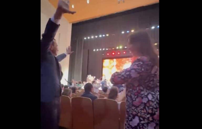 Озодбек Назарбеков станцевал с японским политиком узбекского происхождения