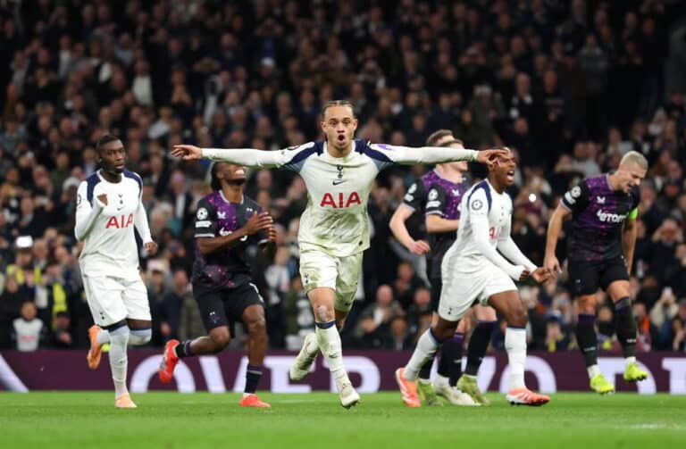 Тоттенхэм раздавил Славию дома