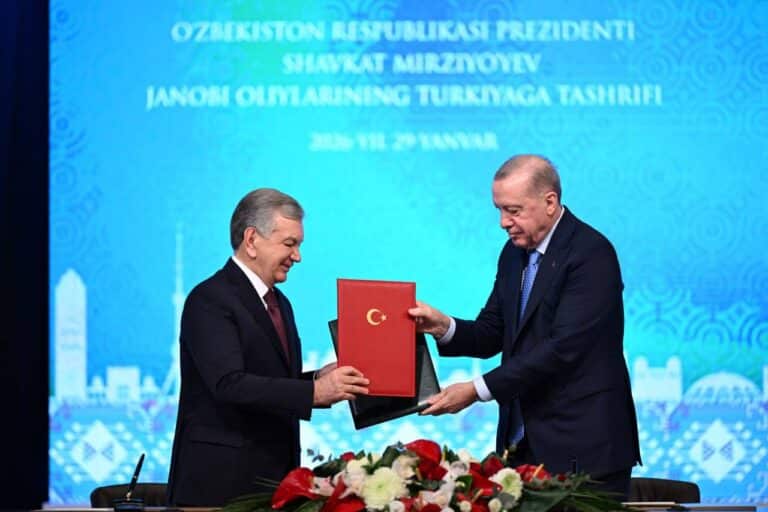 Президенты Узбекистана и Турции подписали 12 документов по укреплению партнерства