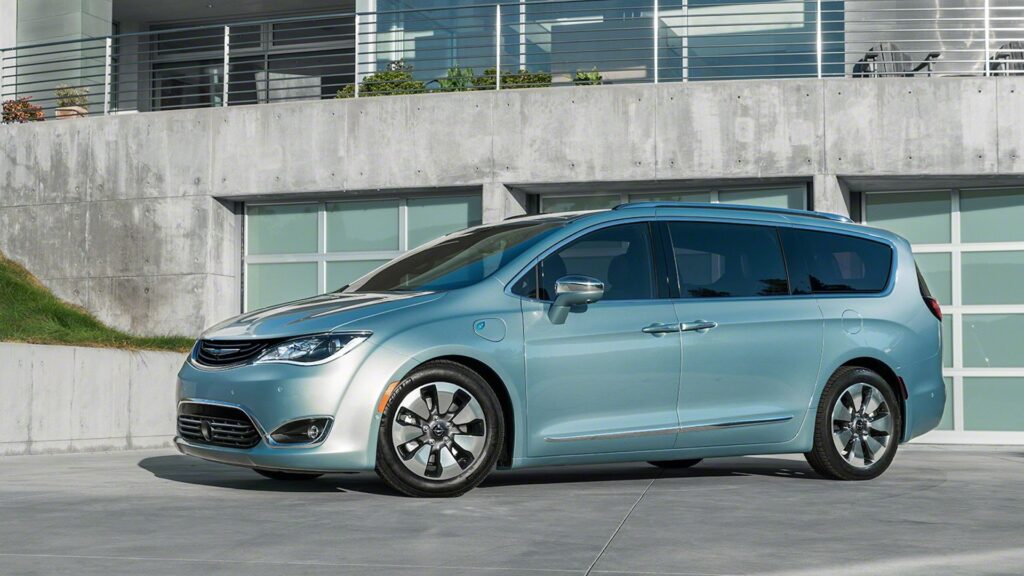 Chrysler Pacifica Hybrid (2017–2025)