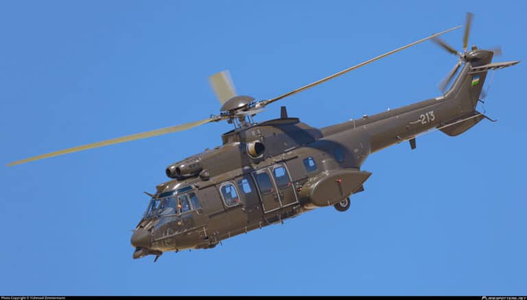 Узбекские военные эвакуировали заболевшего метеоролога с помощью вертолета — видео