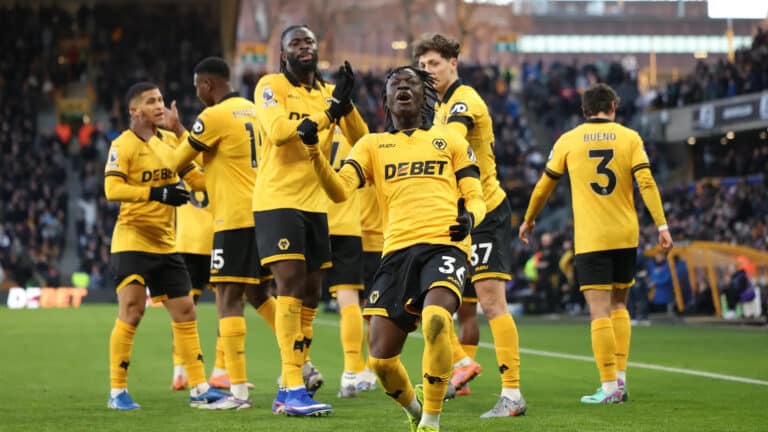 Волки без пощады: Вулверхэмптон громит Вест Хэм