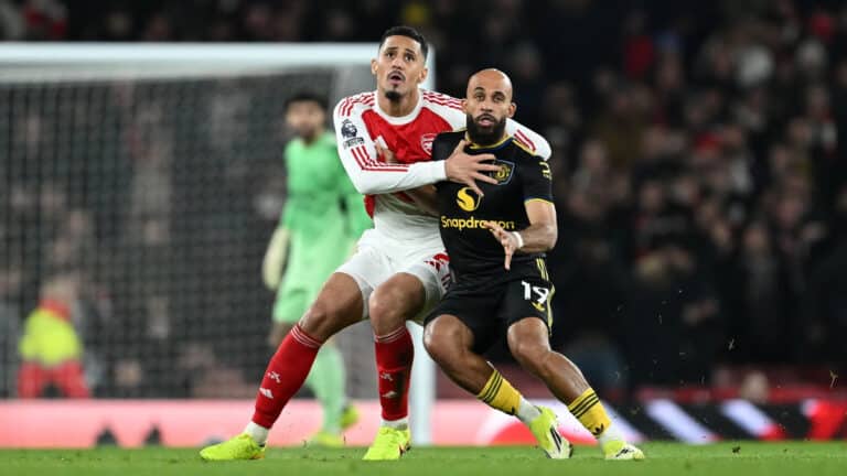 Удар издалека решил все: МЮ побеждает Арсенал