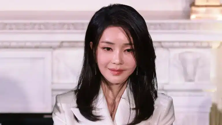 Экс-первую леди Южной Кореи приговорили к 20 месяцам тюрьмы