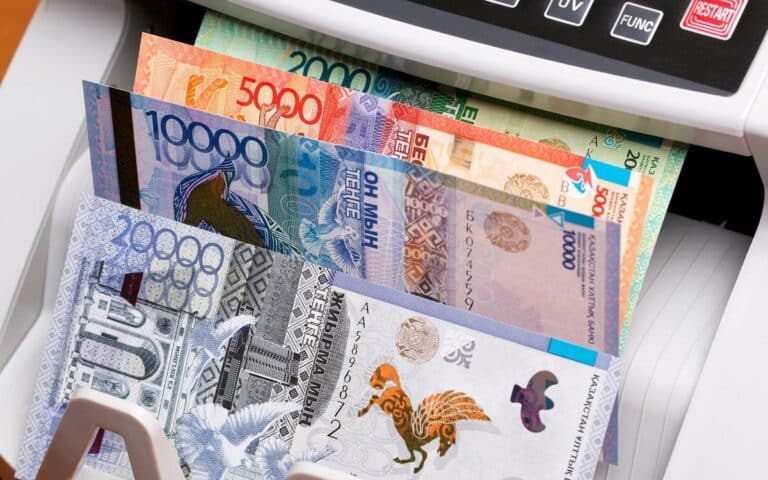 Через казахстанский банк вывели $13,9 млрд за границу — Токаев