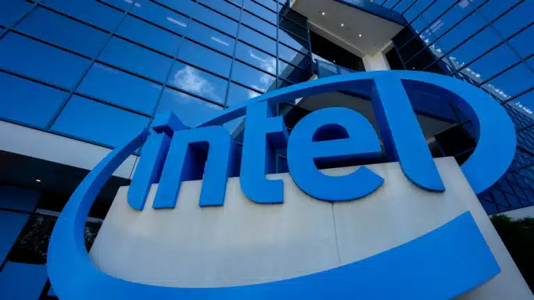 Intel Fails to Meet AI Server Chip Demand, Forecasts Lower Q1 Revenue