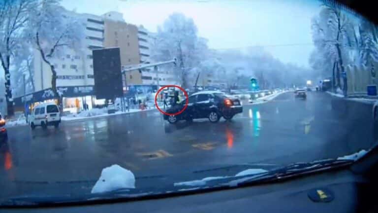 В Ташкенте водитель Lacetti сбил инспектора ДПС — видео