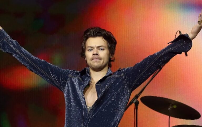 Harry Styles Poised for Third UK Number One With New Single “Aperture”