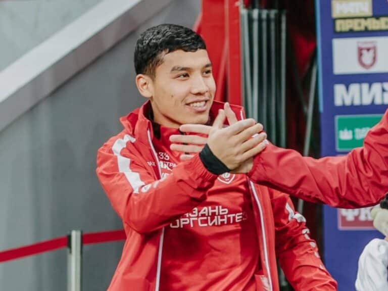 Узбекский футболист Умарали Рахмоналиев перешел из «Казани» в «Сабах»
