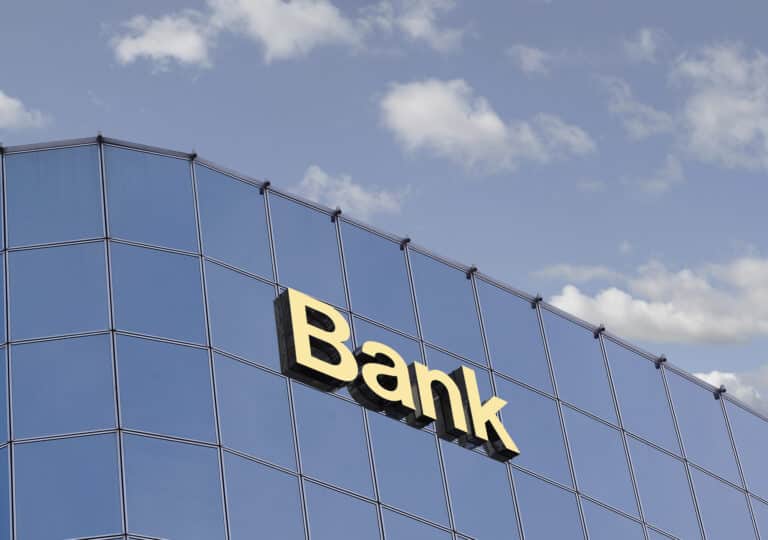 До 2030 года в Узбекистане планируют приватизировать пять госбанков