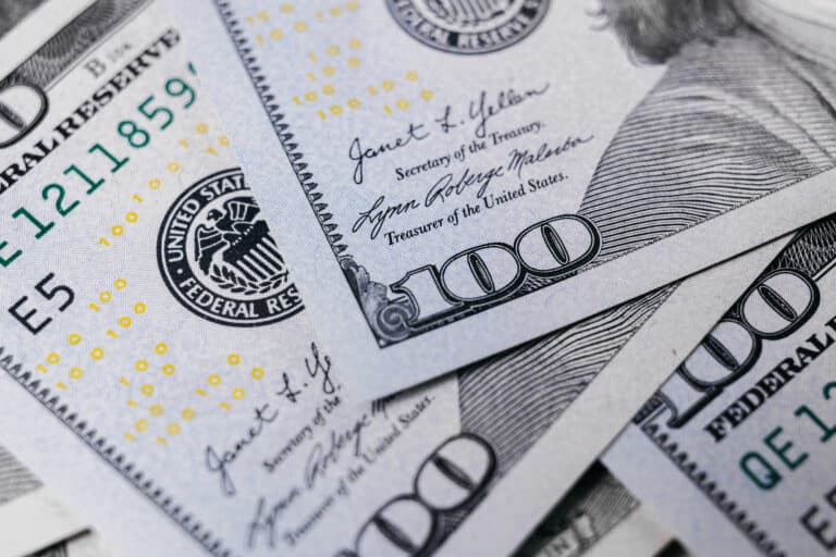 Dollar ketma-ket to‘rtinchi kun o‘sdi: 30-yanvar uchun valyutalar kursi e’lon qilindi