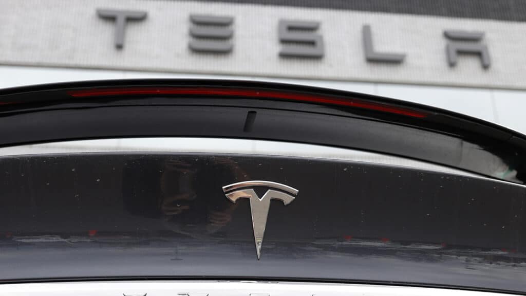 Продажи Tesla в Британии просели за год на 9%
