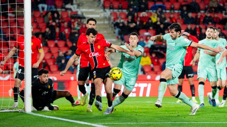 Пять голов, ВАР и красные: Мальорка выжила в концовке и удержала победу