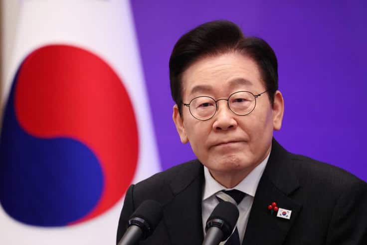 South Korea’s President Urges Calm in China–Japan Dispute