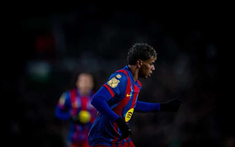 Ямаль поставил точку в концовке — Барселона уверенно прошла Расинг