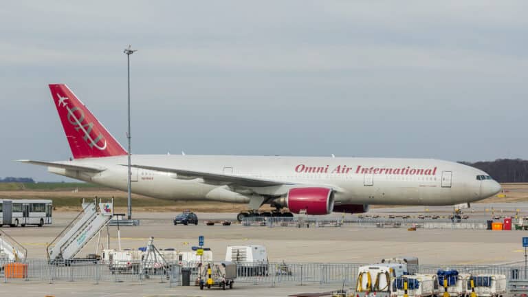 США депортировали 44 узбекистанца