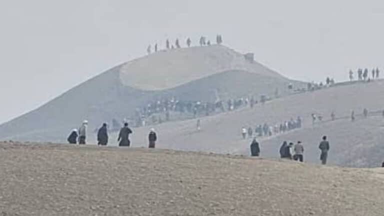 “Tolibon” va aholi o‘rtasida oltin koni uchun bo‘lgan to‘qnashuvda 4 kishi halok bo‘ldi — video