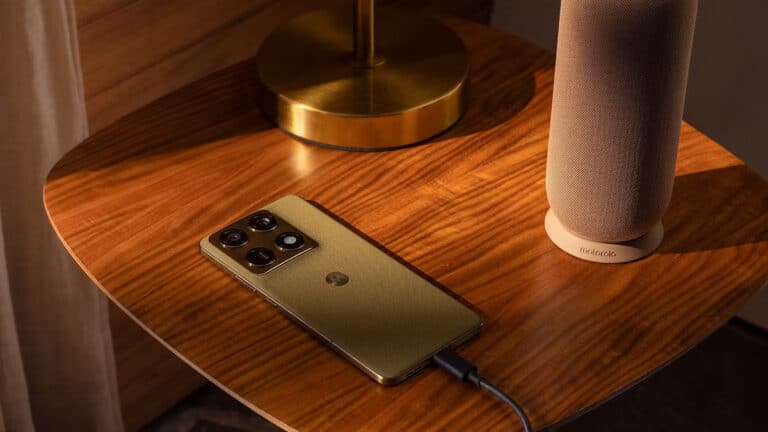 Motorola 6,99 mm qalinlikdagi yangi flagman taqdim etdi