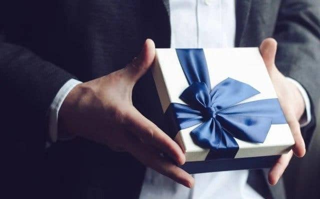 Ota, aka va hamkasblar uchun: 14-yanvarga qanday sovg‘a tanlash kerak