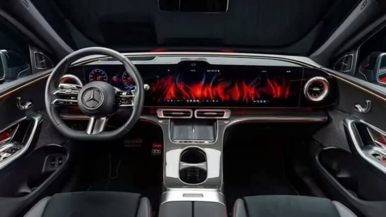 Mercedes-Benz GLC noodatiy salon bilan taqdim etildi