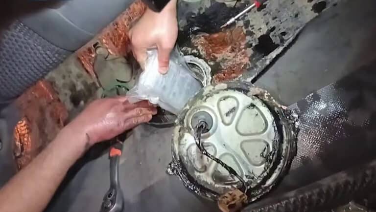 Farg‘onada mashina bakidan narkotik topildi — video