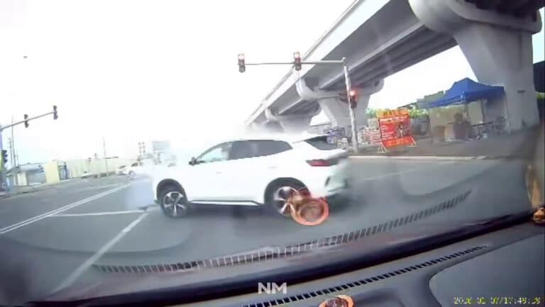 Toshkentda BYD qizil chiroqda o‘tib, Nexia-3 va Cobalt bilan to‘qnashdi