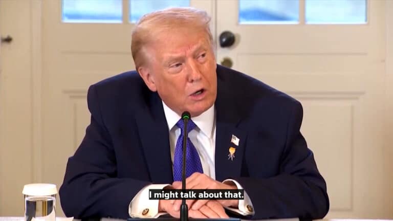 Tramp: AQSh Rossiya va Xitoyni tiyish uchun Grenlandiyaga egalik qilishi kerak