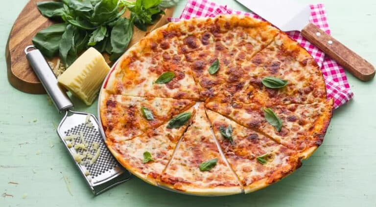 Kechga nima ovqat: italyancha yupqa xamirli pitsa qanday tayyorlanadi