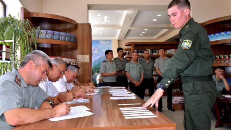 Kitobxonlik tanlovida g‘olib bo‘lgan askarlarning harbiy xizmat davri bir oyga qisqartiriladi