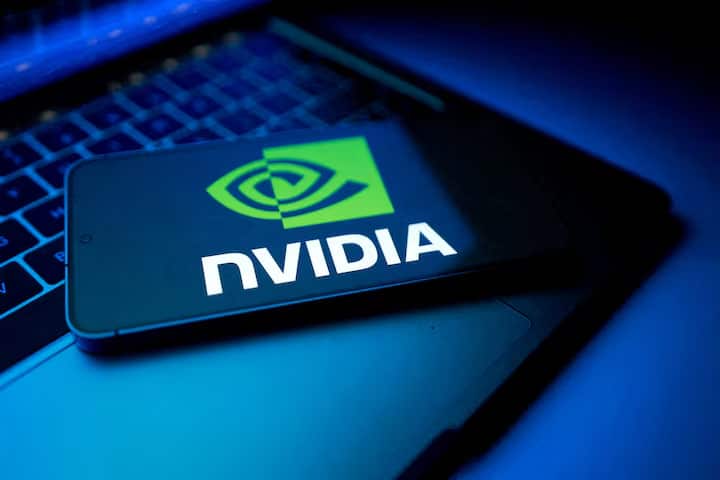 AQSh Nvidia H200 chiplarini Xitoyga sotishga ruxsat berdi