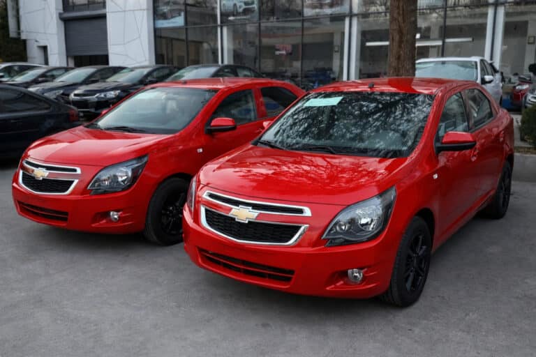 Chevrolet’da pasayish, Kia’da o‘sish: O‘zbekistonda 2025-yilda qancha avtomobil sotildi