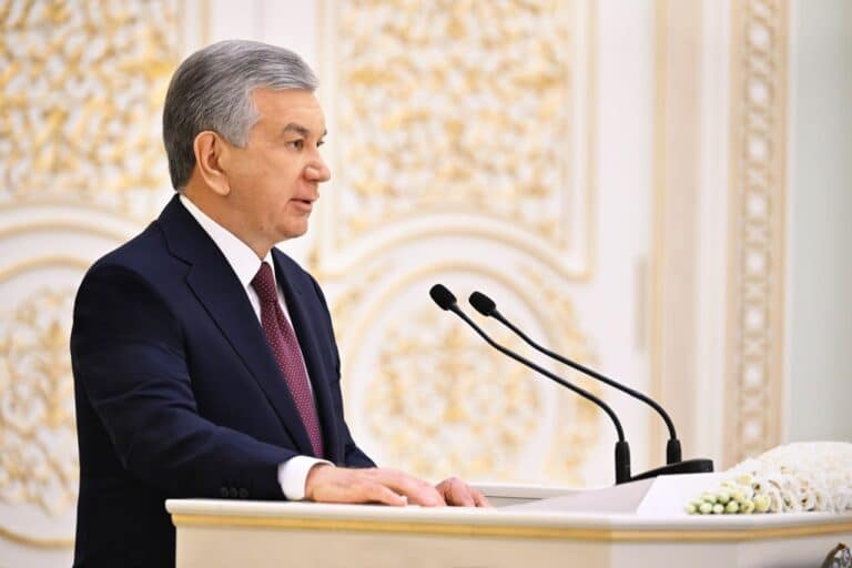 Nota bilan cheklanmaslik kerak — Mirziyoyev elchilarni tanqid qildi