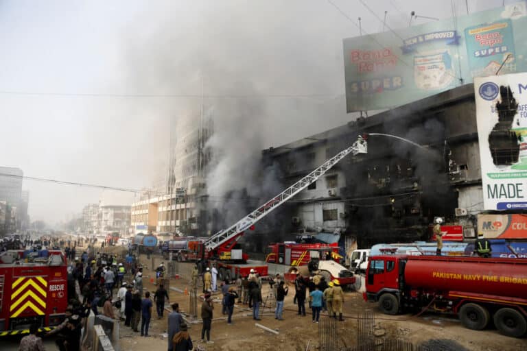 Karachi Gul Plaza Mall Fire in Pakistan Leaves 11 Dead, Over 60 Missing
