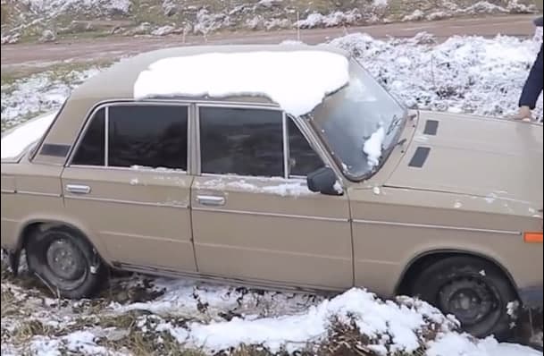 Ohangaronda loyga botib qolgan «Jiguli» FVV yordamida chiqarildi — video