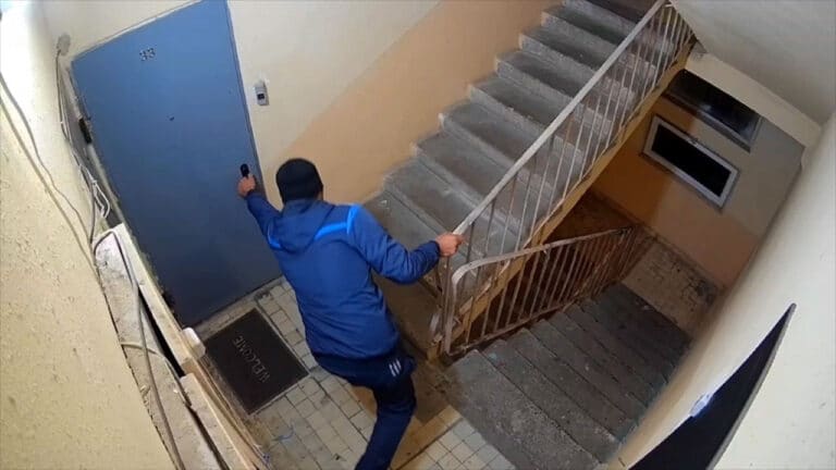 Toshkentda mast erkak yarim tunda xonadon eshigini taqillatgan holatga izoh berildi