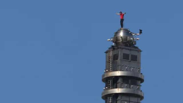 Экстремал Алекс Хоннольд покорил небоскреб «Тайбэй 101» за 91 минуту