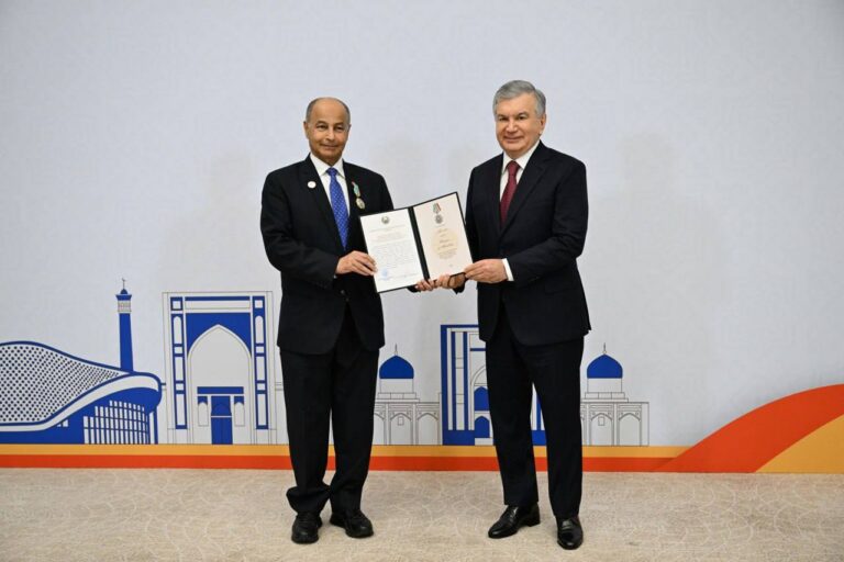 Mirziyoyev Butunjahon suv sporti federatsiyasi prezidentini “Do‘stlik” ordeni bilan mukofotladi