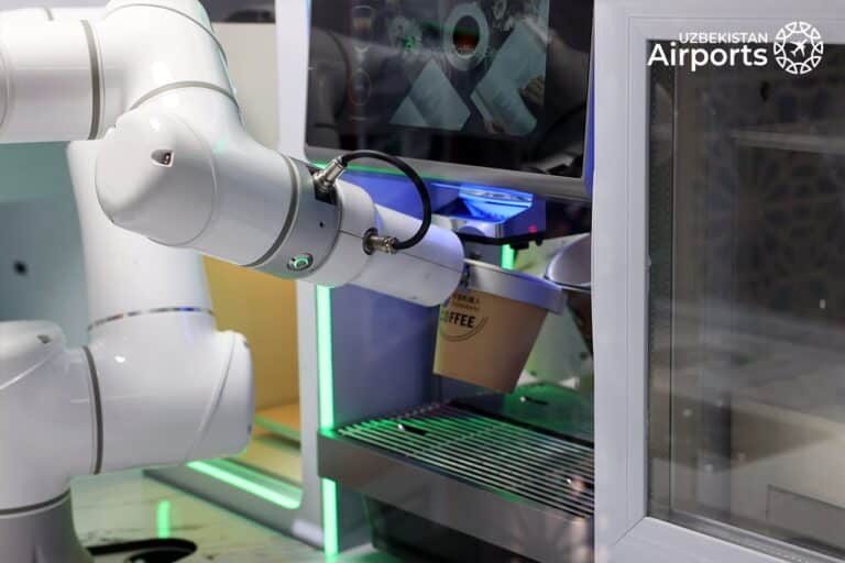 Робот-бариста появился в аэропорту Ташкента — видео