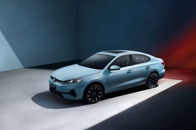 Volkswagen yangi Sagitar S sedanini taqdim etdi