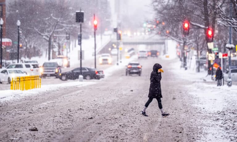 AQShdagi kuchli qor bo‘roni qurbonlari 30 kishiga yetdi