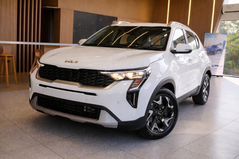 Kia Sonet avtomobilining yangi versiyasi namoyish qilindi — foto