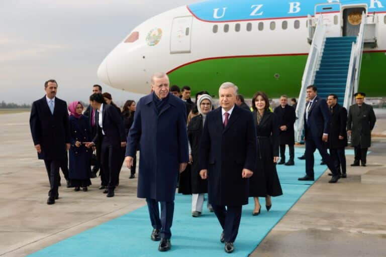 Shavkat Mirziyoyev rasmiy tashrif bilan Anqaraga bordi — foto