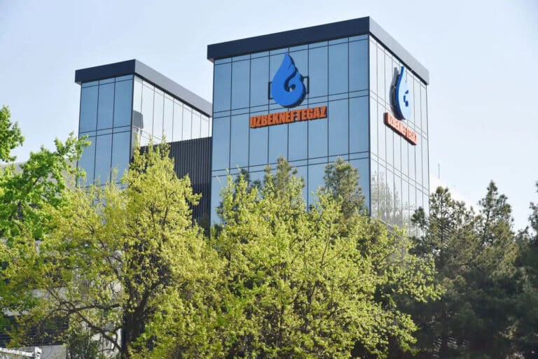 Глава «Узбекнефтегаза» уволил четырех руководителей нефтебаз