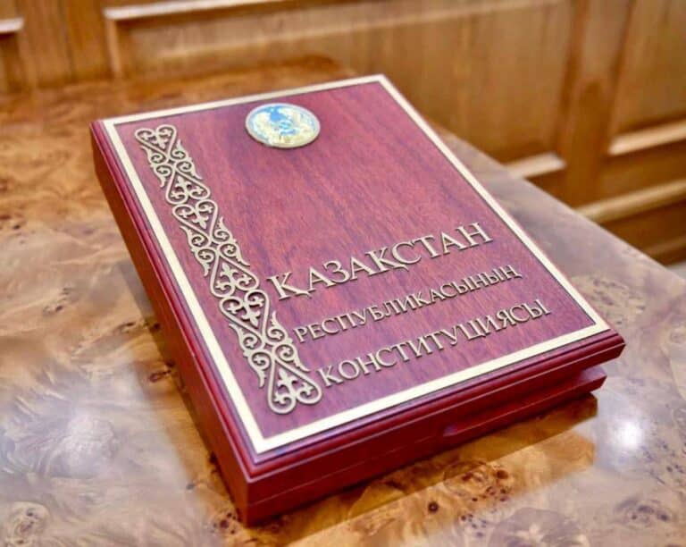 Qozog‘iston konstitutsiyasining rus tiliga oid qismi o‘zgartiriladi