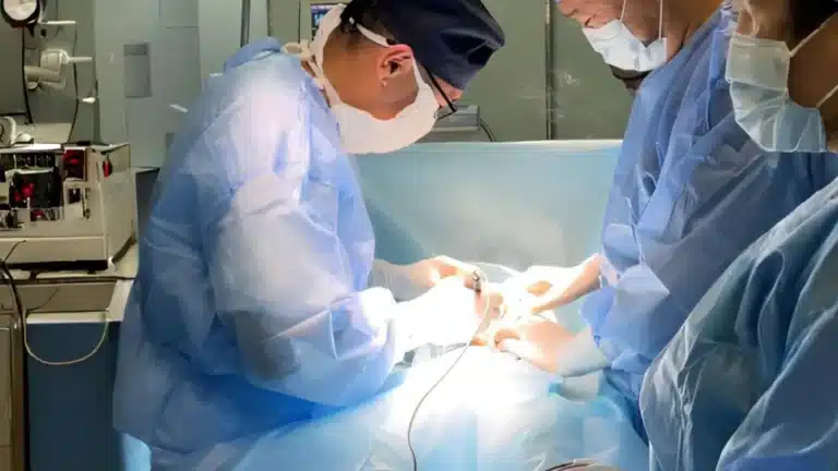 Qozog‘istonda 2 yashar bolaning qornidan 31 ta magnit chiqdi — foto