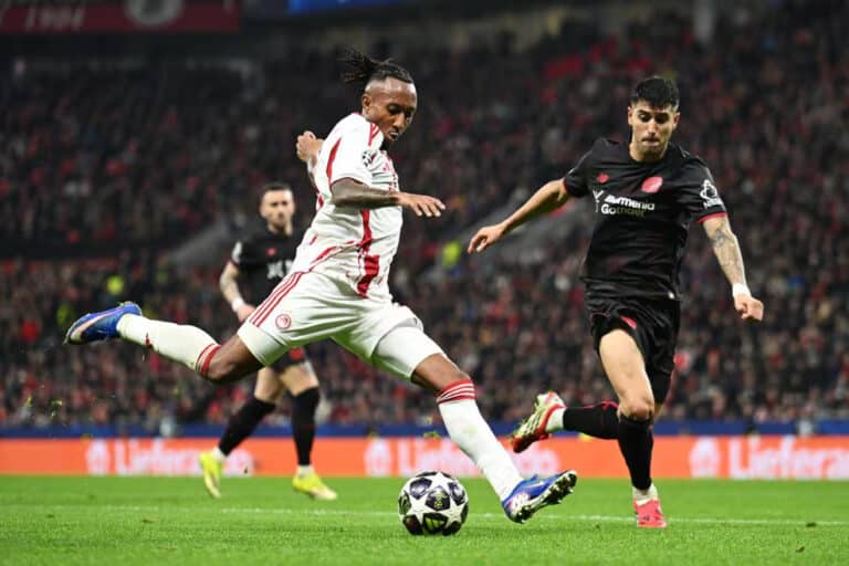 Байер спокойно закрыл Олимпиакос и без лишнего шума шагнул в 1/8 финала