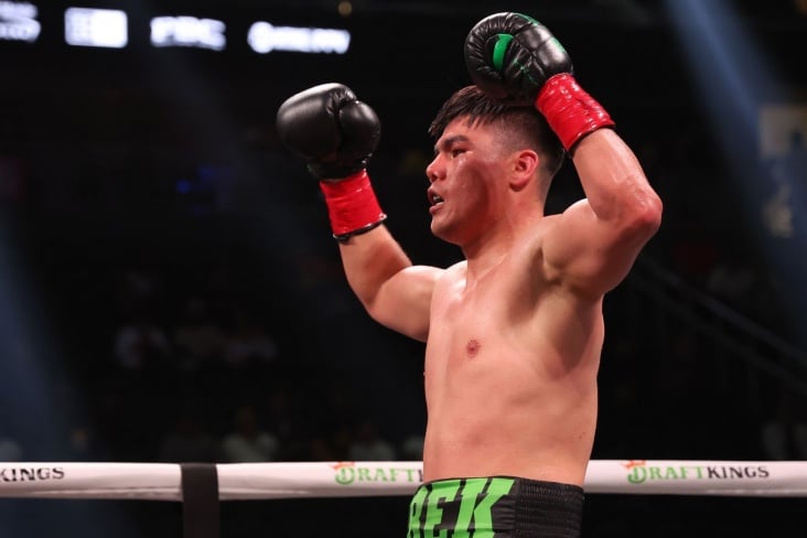 Бектемир Меликузиев удосрочил Сену Агбеко в седьмом раунде