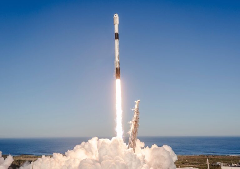 SpaceX nosozlik sabab Falcon 9 uchirishlarini vaqtincha to‘xtatdi